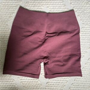 Alphalete Amplify Short 4.5” in Autumn